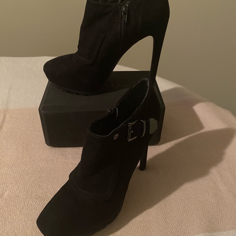 Guess Booties Size 8